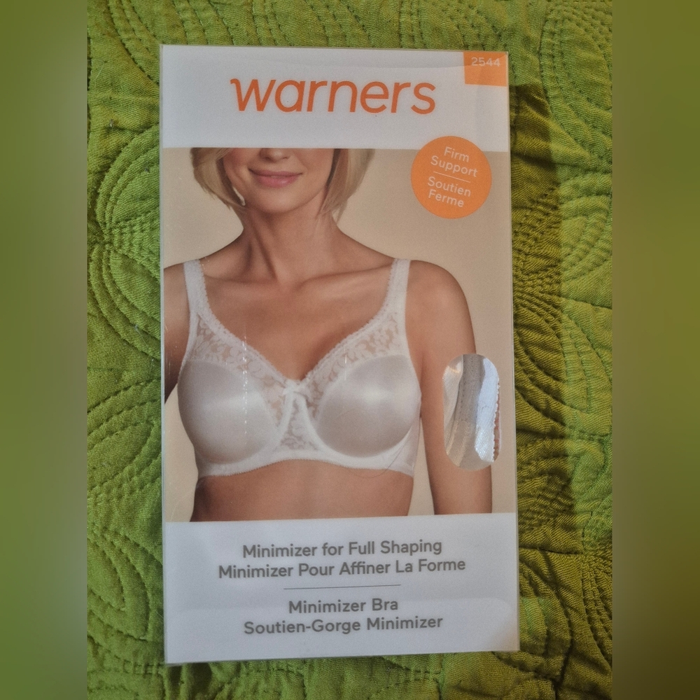 🏷Warners Minimizer White Bra 40D New In Box